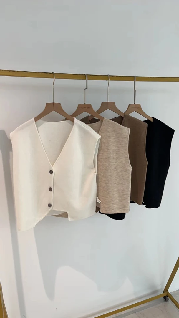 【唯衣魅】008三扣小马甲气质网红时尚百搭