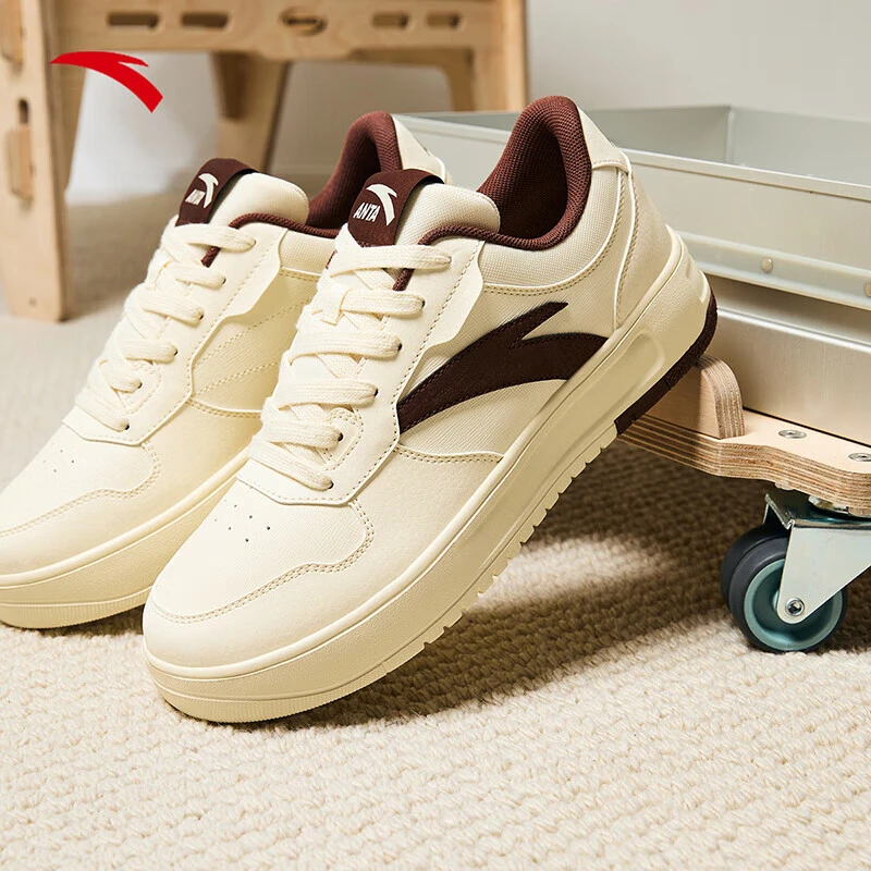 安踏板鞋男女2024春轻质革面经典百搭小白鞋运动休闲鞋112418016