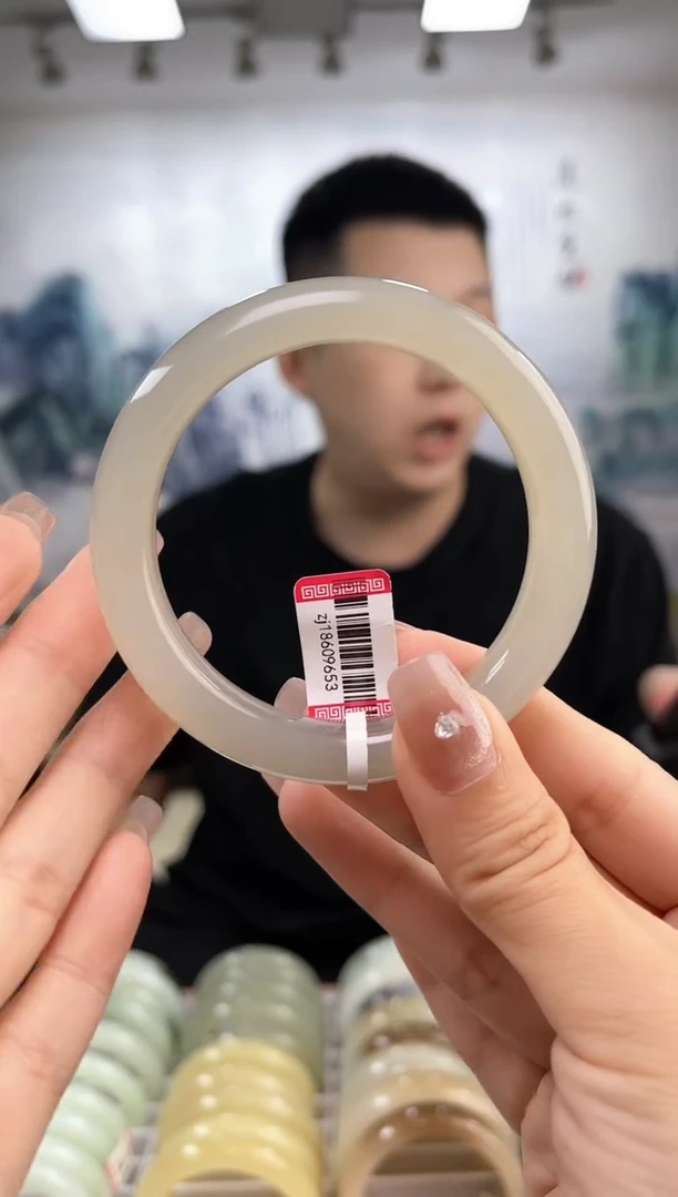 【闪购商品】和田玉手镯未镶嵌56+圈口9653