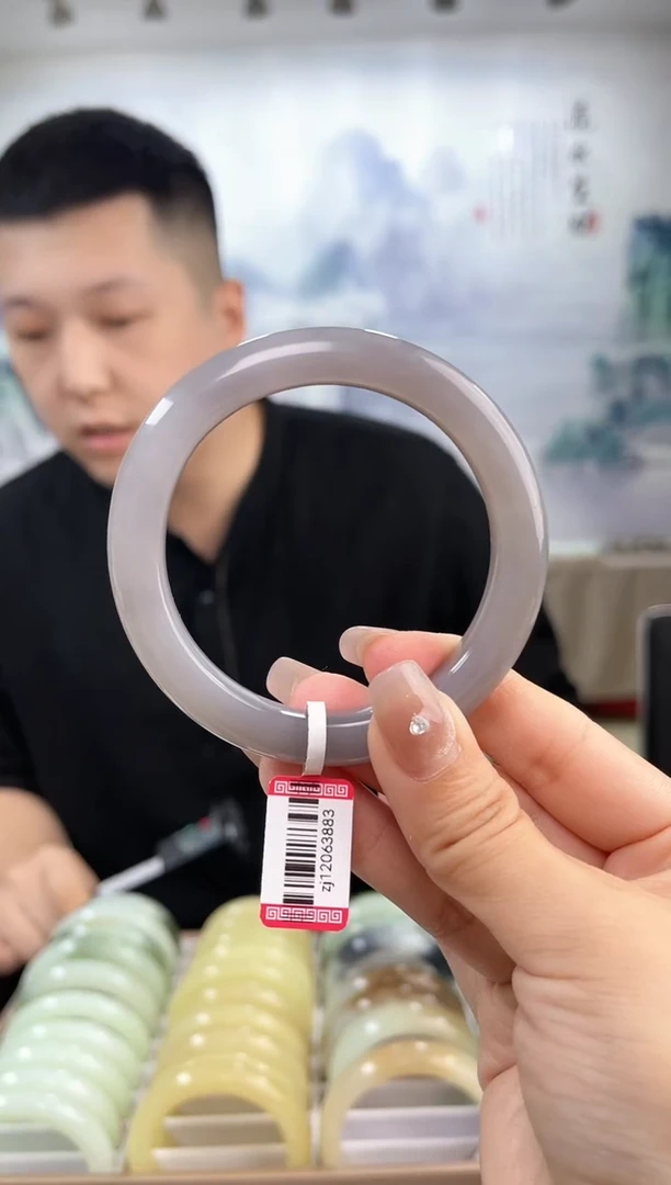 【闪购商品】和田玉手镯未镶嵌56圈口3883