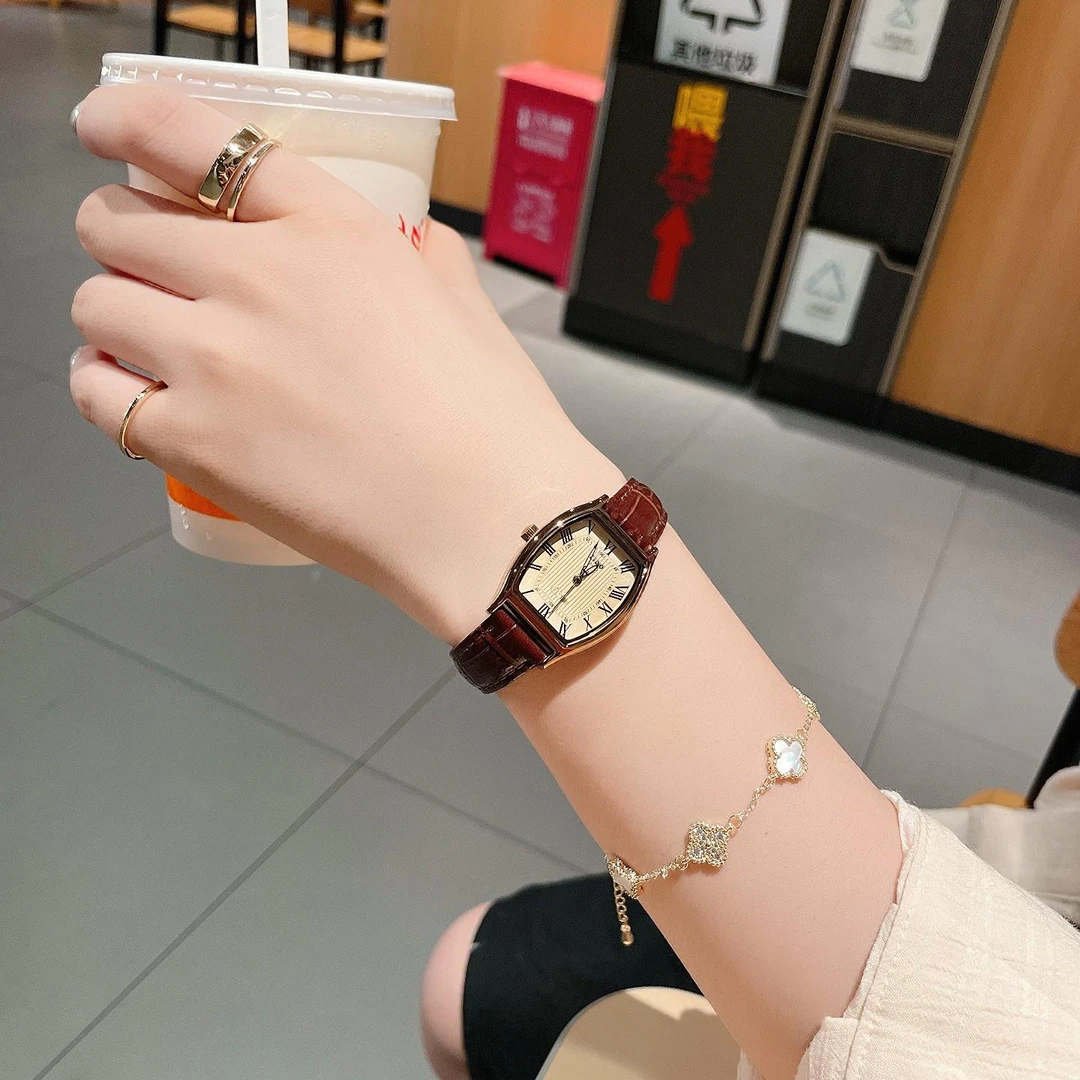 【宠粉福利】新款轻奢精致复古小酒桶潮流百搭显白小巧女士腕表