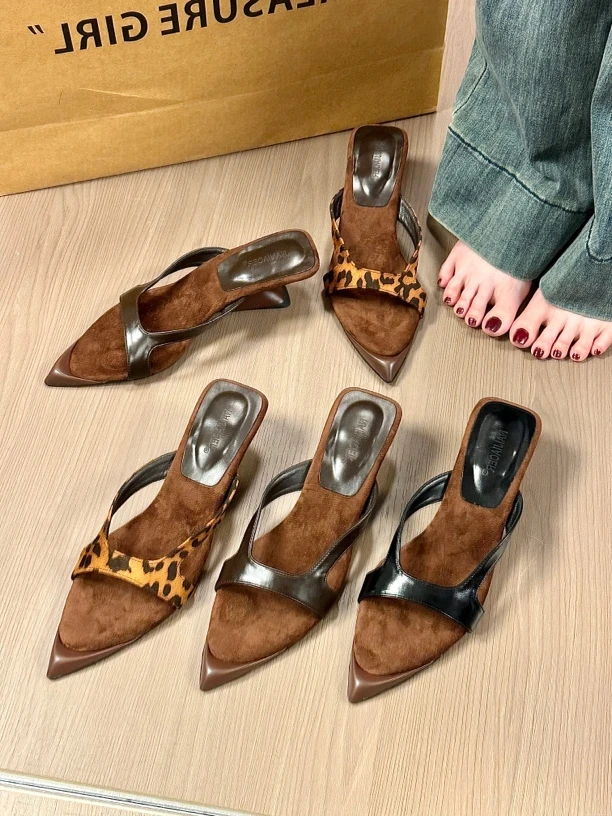 titing美式复古！时髦尖头一字带坡跟凉拖女夏美拉德绒面坡跟凉鞋