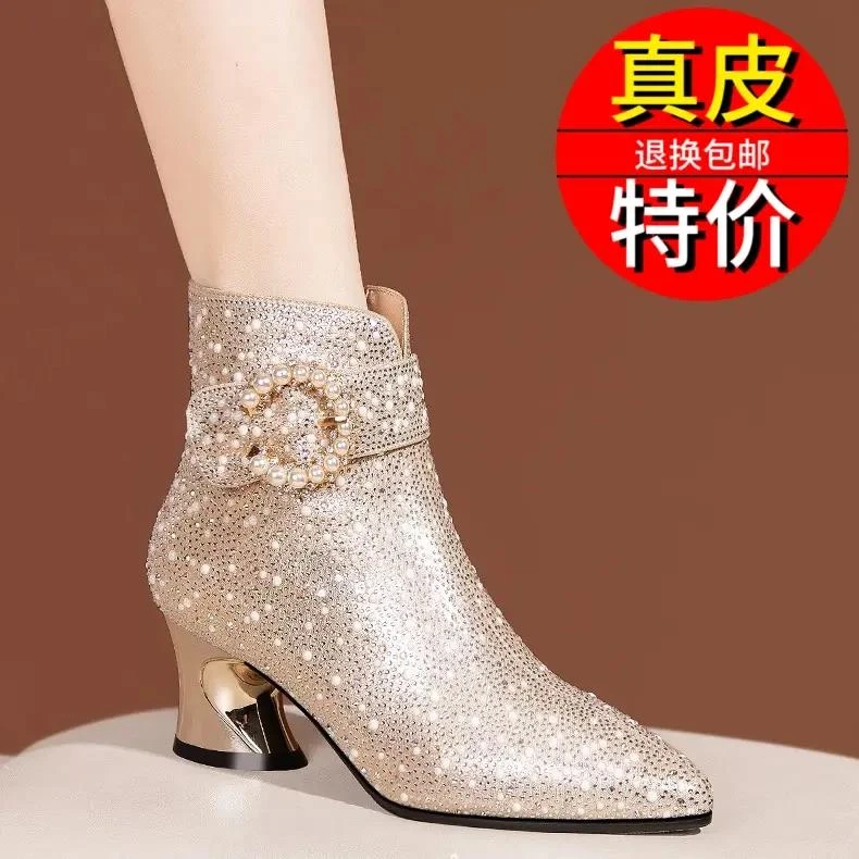 真皮尖头短靴女婚靴秋冬季新款气质水钻粗跟女靴高端配