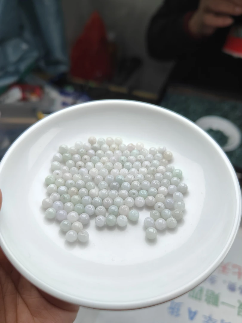 天然翡翠a货，胶润马卡龙，0420，尺寸约4.2mm，120颗=30散珠手工编织