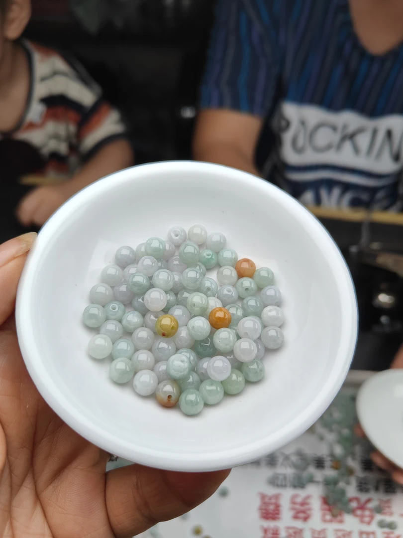 天然翡翠A货.冰三彩，060.尺寸约6.5mm，散珠30颗=36元手工编织
