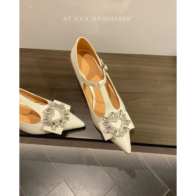 法式时尚爱心水钻粗跟玛丽珍鞋女尖头浅口丁字扣带羊漆皮高跟鞋春