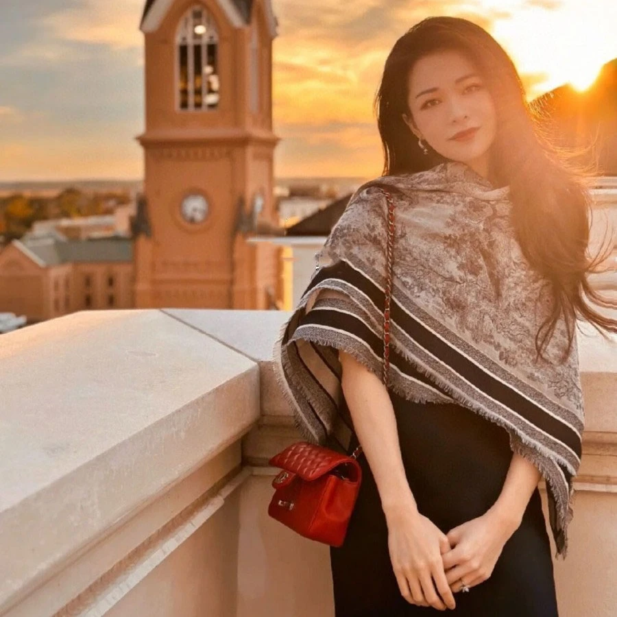 桑蚕丝羊毛混纺围巾女秋冬新款135轻奢时尚大方巾披肩丛林世界