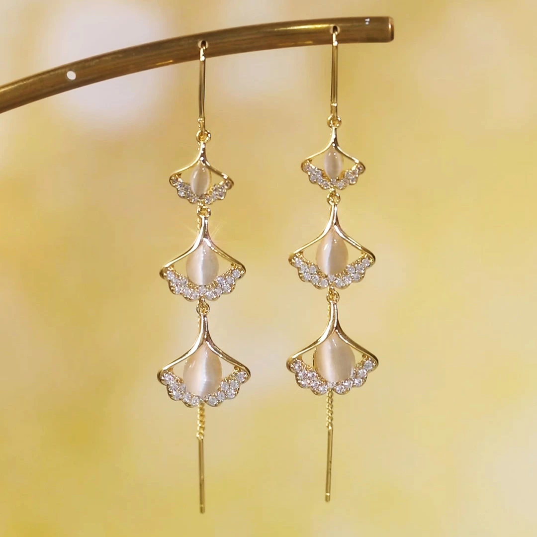 铜合金合成锆石耳饰 百搭气质时尚轻奢经典简约杏叶防丢精致耳线