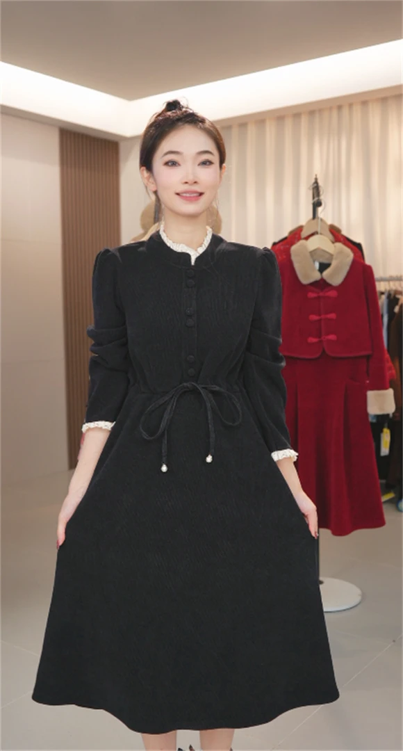 W122 黑色加厚新款2023秋冬时尚气质中长裙子显瘦减龄连衣裙