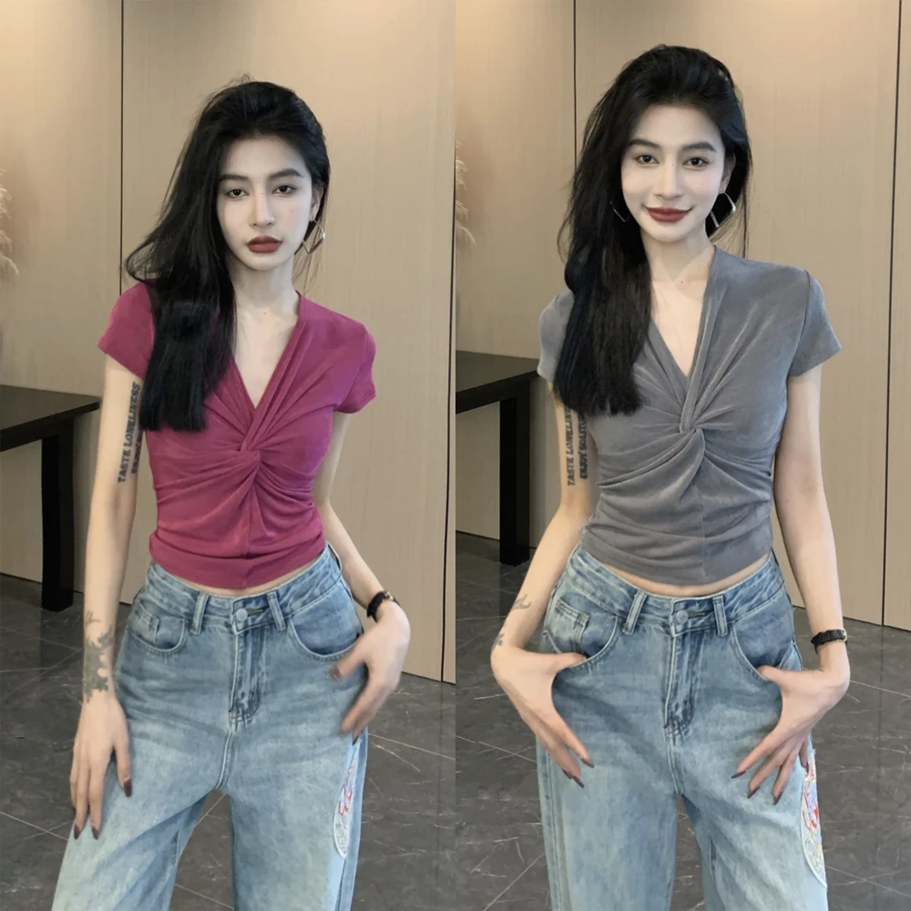 迈沃格-V领褶皱T恤女夏季新款短袖内搭设计感辣妹性感短款上衣