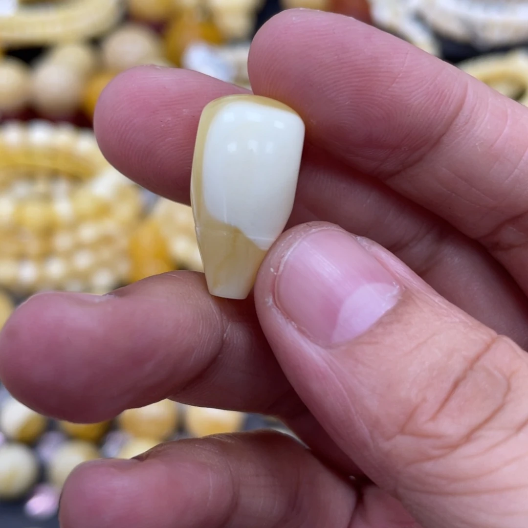 琥珀珠宝奇石未镶嵌11.3*11.5*22mm