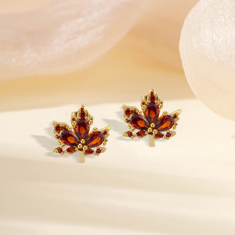 铜合金耳饰 设计师款时尚轻奢精致小巧甜美日常百搭枫叶耳钉~3072