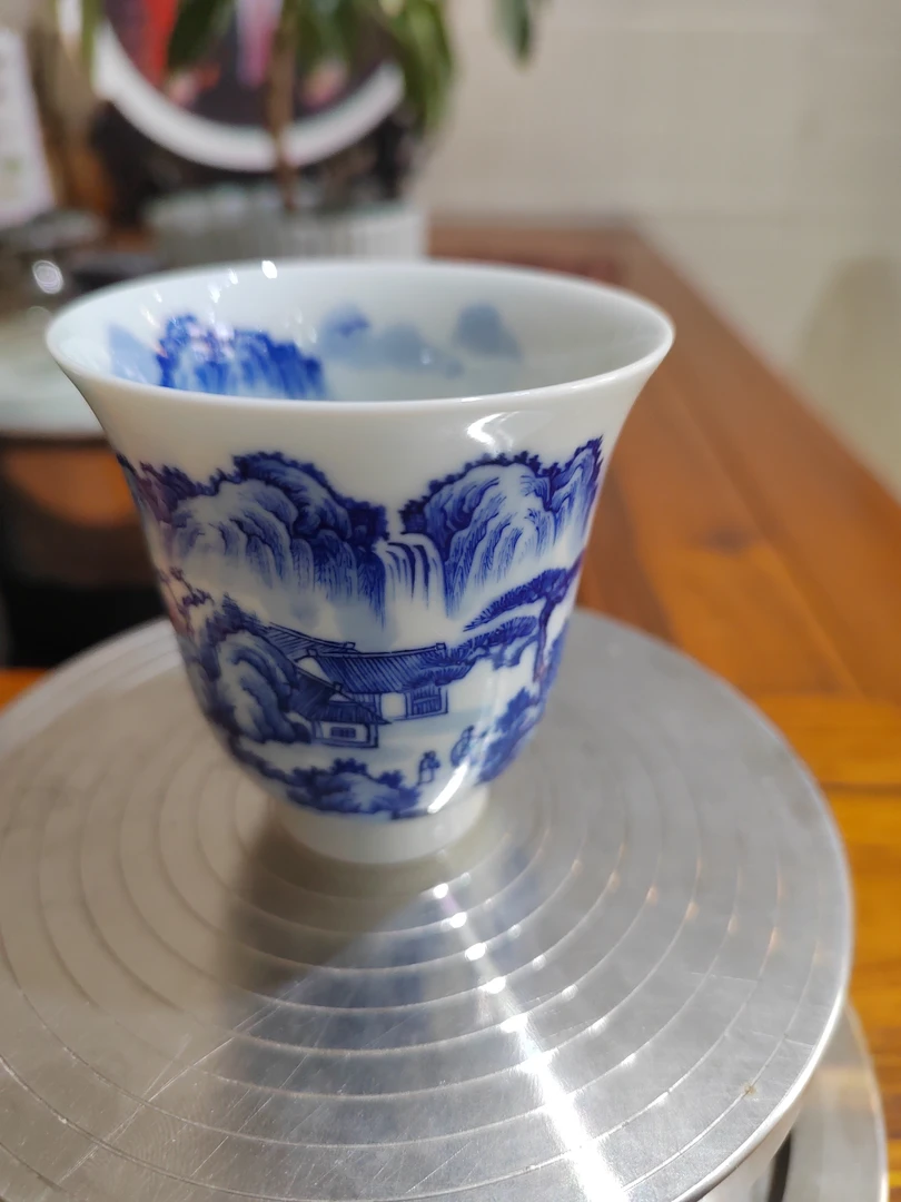 景德镇纯手工绘画青花山水蚊香杯。