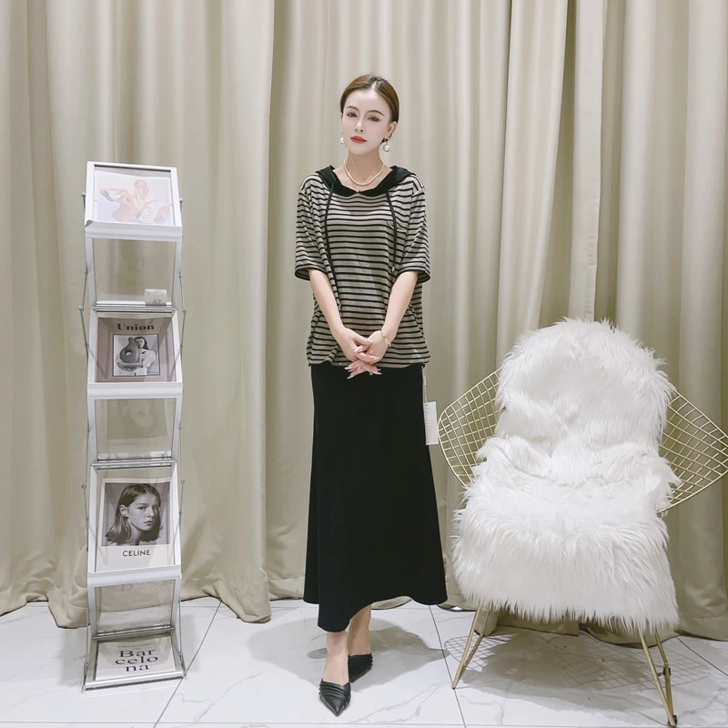 5137黑灰条纹大码时尚显瘦宽松简约气质针织休闲打底夏季短外套