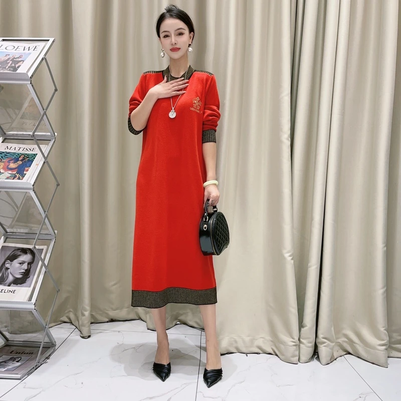 5690红色时尚气质设计师秋冬长款软金丝轻奢针织连衣裙