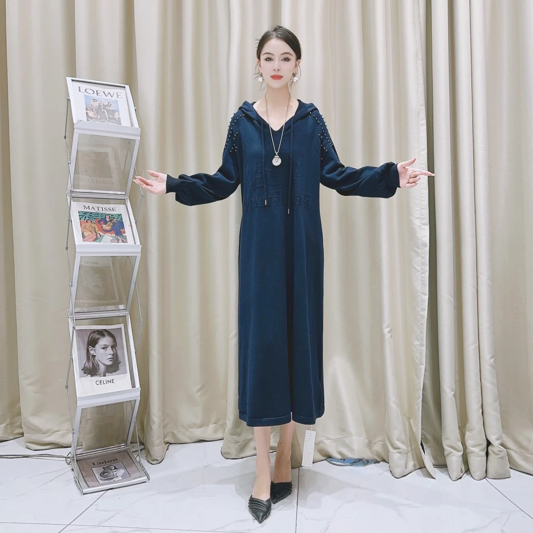 5712深蓝钉珠设计师秋冬长款提花轻奢针织带帽连衣裙