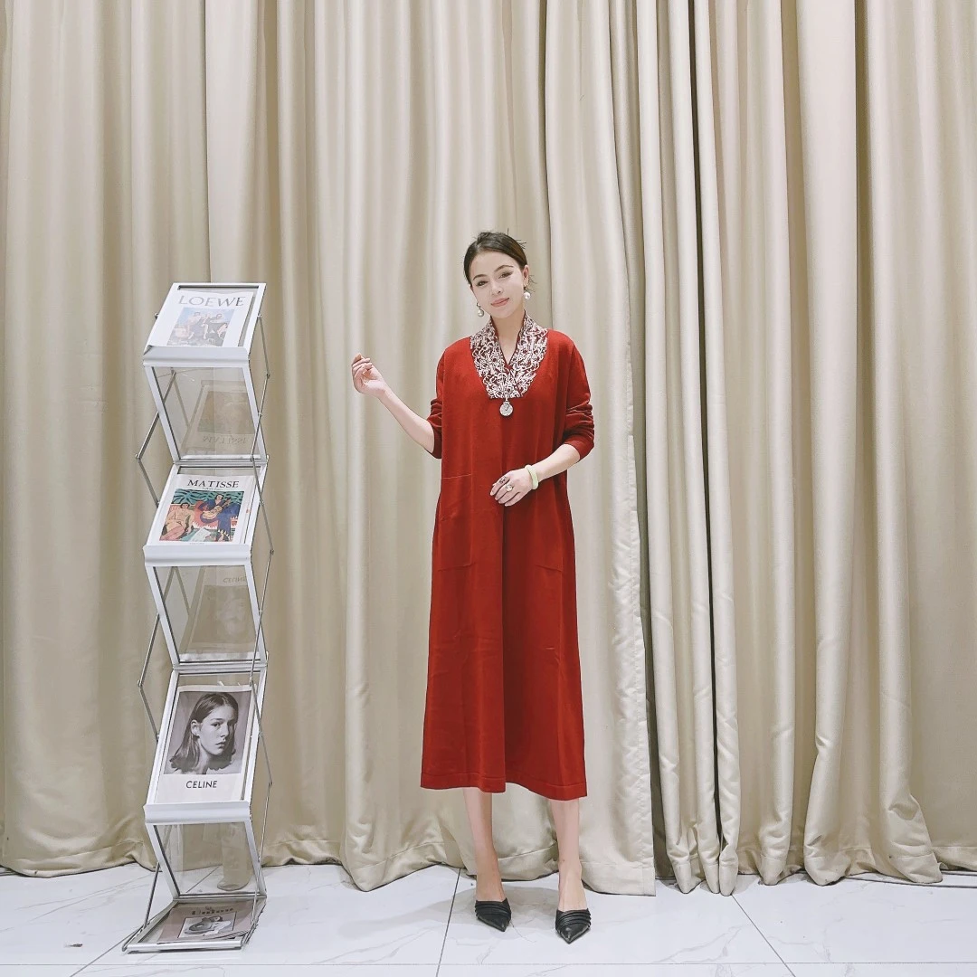 5599红色气质设计师秋冬长款提花轻奢针织连衣裙