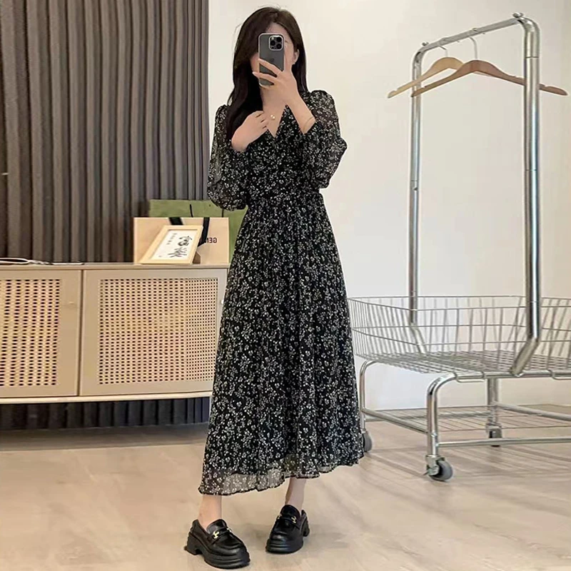 E077春季2024年新款女装黑色长袖碎花连衣裙法式垂坠感高级感长裙