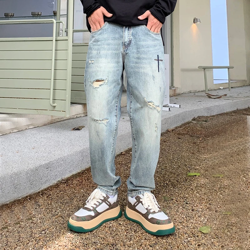 新款早秋美式浅蓝色破洞牛仔裤男宽松锥形哈伦裤刺绣潮流百搭裤子