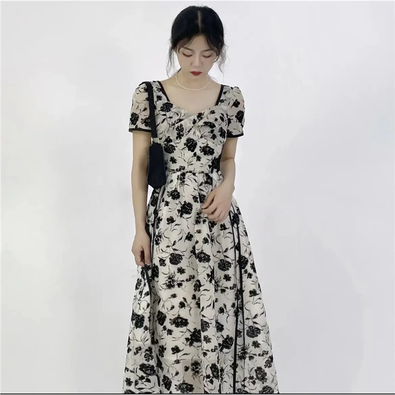 法式复古浪漫玫瑰裙子2024新款女夏季高级感赫本风碎花连衣裙长裙