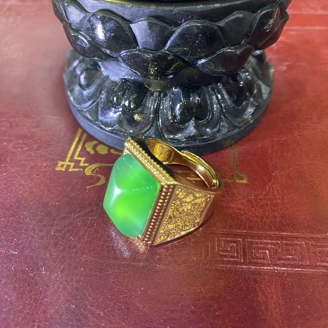 方方正正 男士精工豪镶 哥伦比亚极光绿 冰透活口玛瑙戒指 HZ