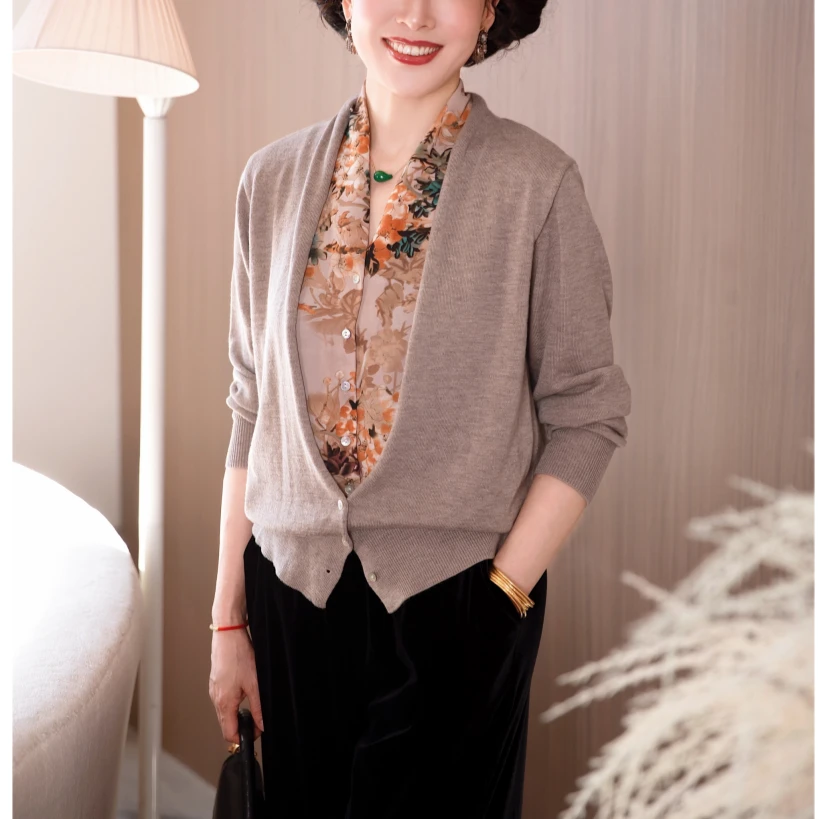 中年妈妈秋装针织衫2024新款洋气上衣服中老年女装假两件打底小衫
