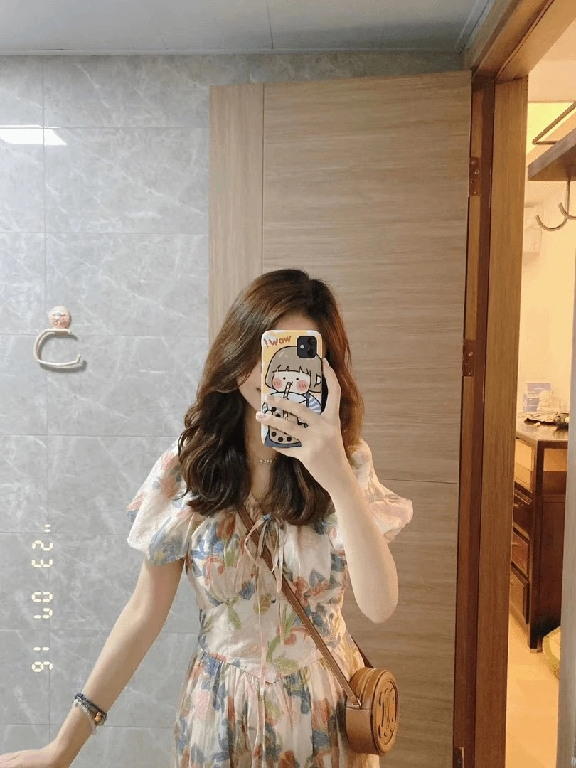 法式温柔油画碎花泡泡袖连衣裙女夏季新款小众收腰方领气质中长裙