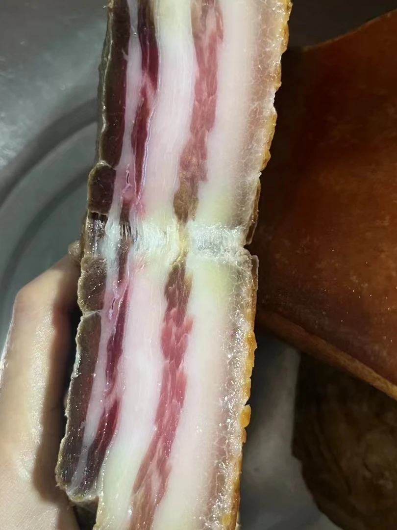 湖北恩施烟熏五花肉手工柴火慢熏肥瘦相间