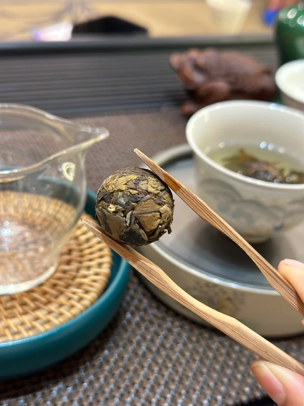 云南优质茶园大叶种白茶龙珠180克一罐