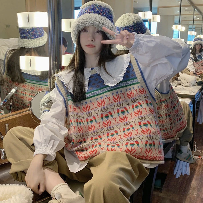 奶系穿搭套装叠穿针织马甲背心配娃娃领衬衫女秋季新款时尚两件套