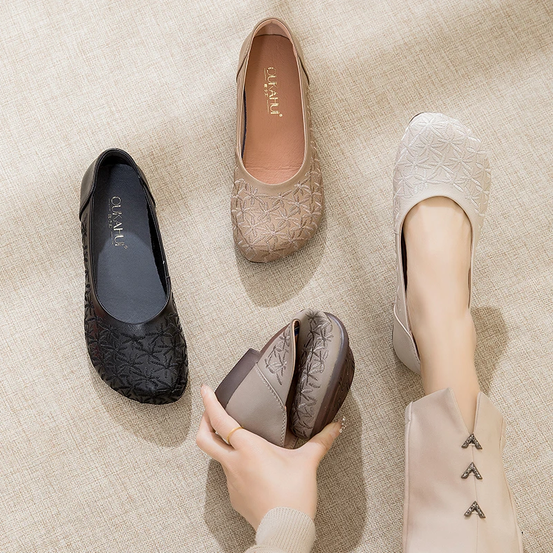 6818春季新款2024年中老年妈妈鞋民族风日常百搭舒适中老年女鞋