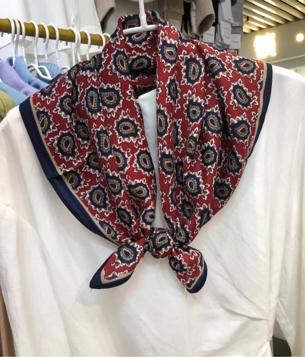 2024新款丝绒秋冬护颈围巾70*70人字纹印花方巾