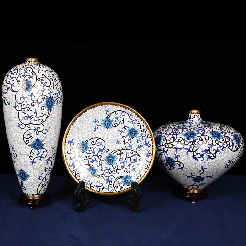 京鼎尊景泰蓝青花三绝摆件