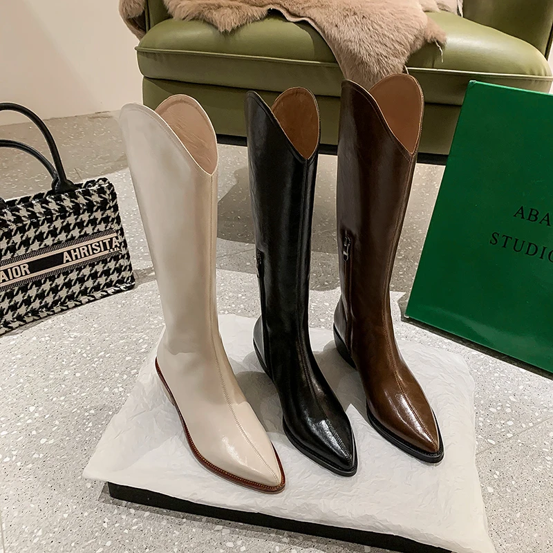 2024年新款真皮尖头V口西部牛仔靴女粗跟骑士靴不白色雪地靴白色