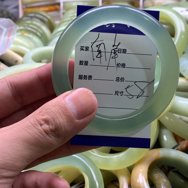 蛇纹石玉手镯未镶嵌南**格