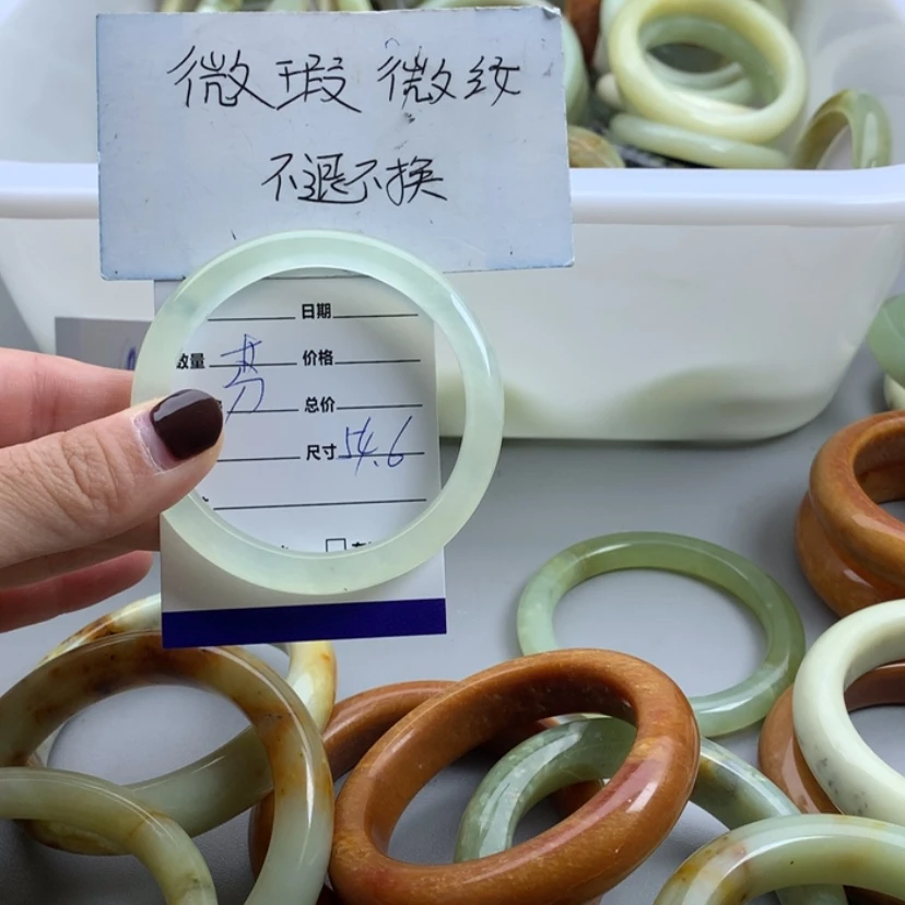 【闪购商品】蛇纹石玉手镯未镶嵌芬*