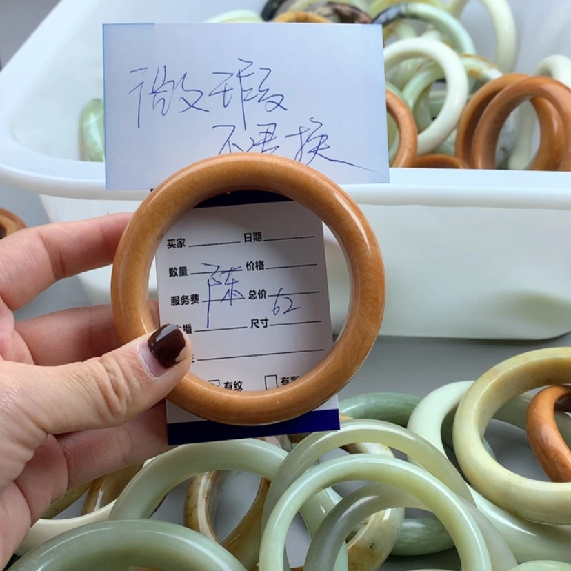 【闪购商品】蛇纹石玉手镯未镶嵌陈*