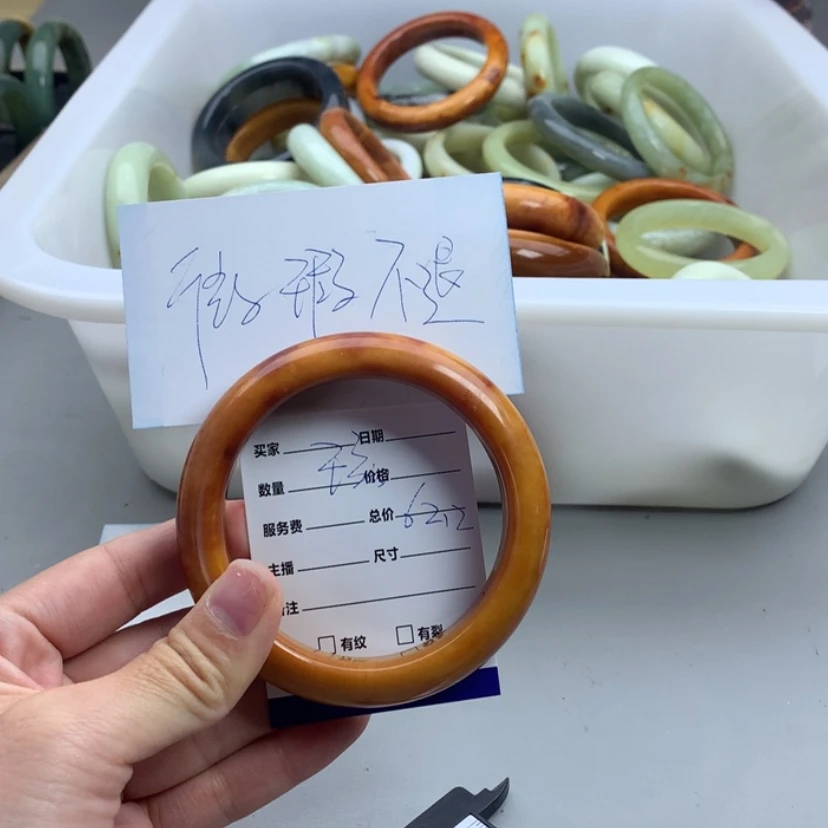 【闪购商品】蛇纹石玉手镯未镶嵌璃****°