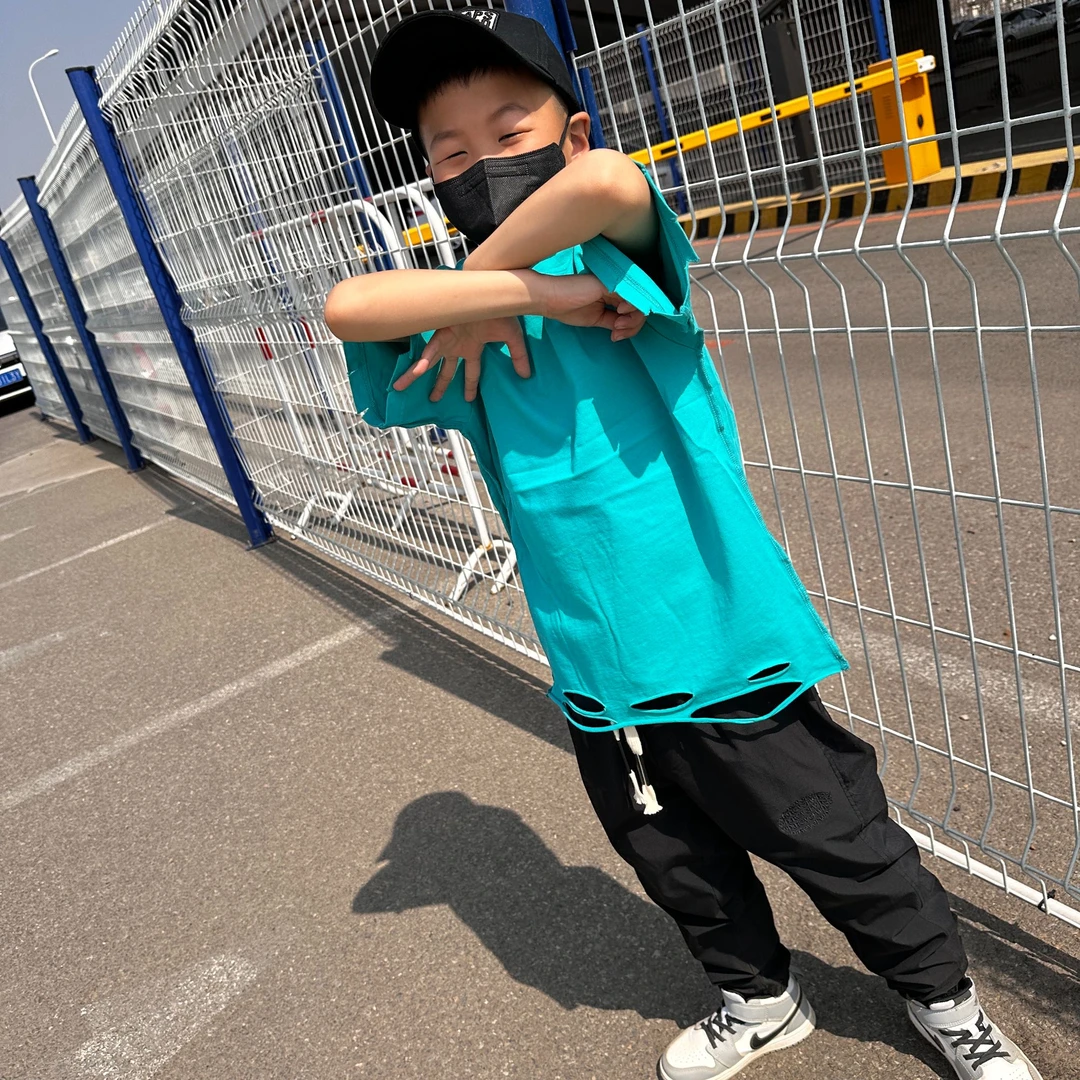 男童夏季纯棉圆领破洞短袖T恤中童宽松运动时尚半袖儿童百搭休闲