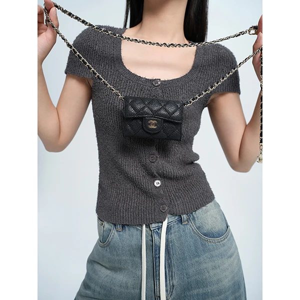 周淼ZHOUMIAO大U领肌理感T恤女 珠光纽扣短款内搭ZM23M8058W