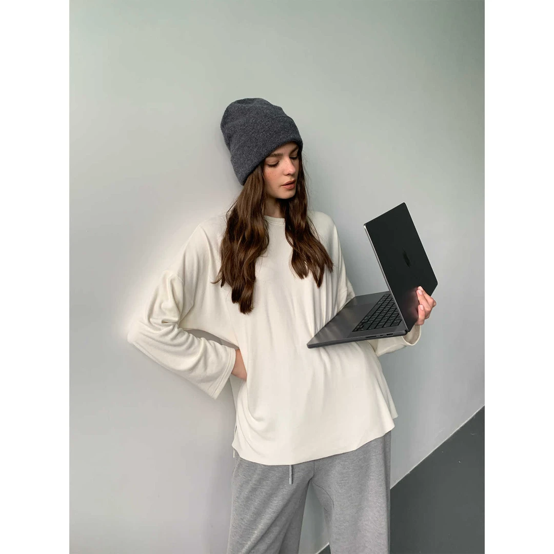 周淼ZHOUMIAO双面磨毛前短后长针织长袖圆领落肩上衣女ZM24T3154K