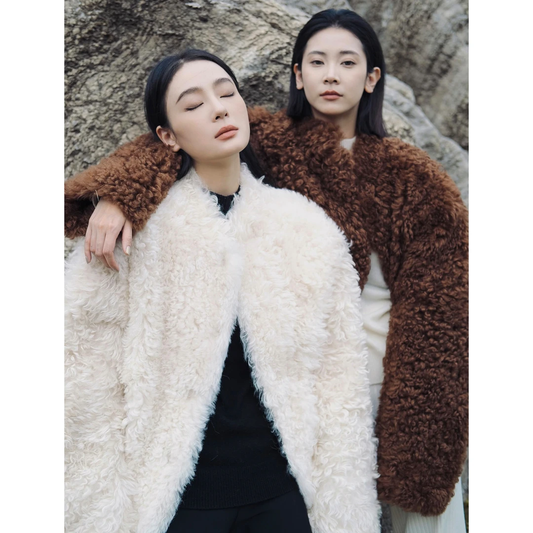 周淼ZHOUMIAO 卷卷毛 芭莎荃大衣 长短款ZM22P5025J