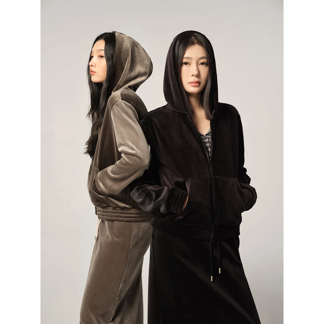 周淼ZHOUMIAO微弹光泽丝绒连帽开衫+松紧抽绳半裙套装ZM23G8174Z