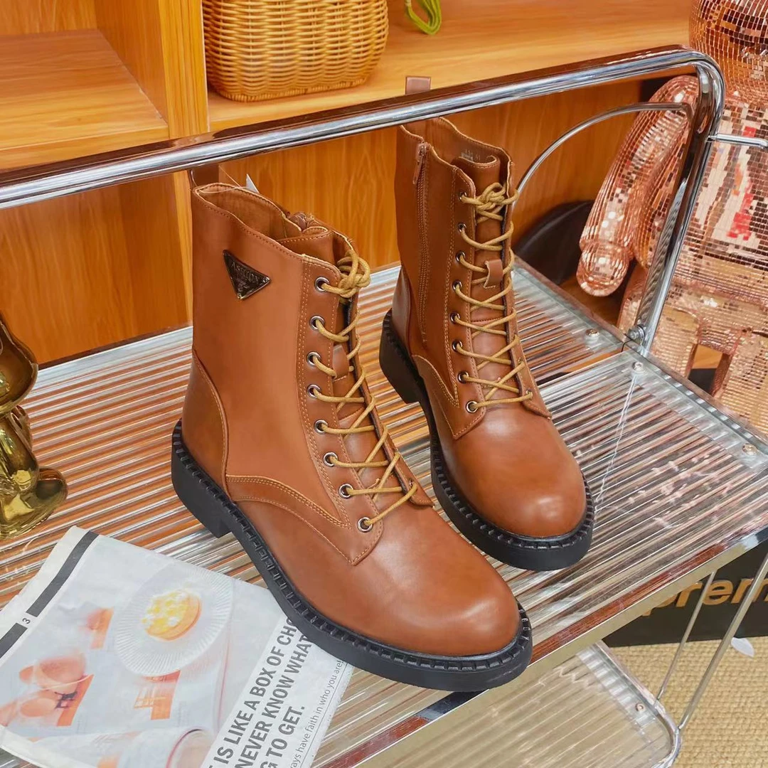 F34新款时尚粗跟厚底单里前系带时尚百搭女休闲马丁靴