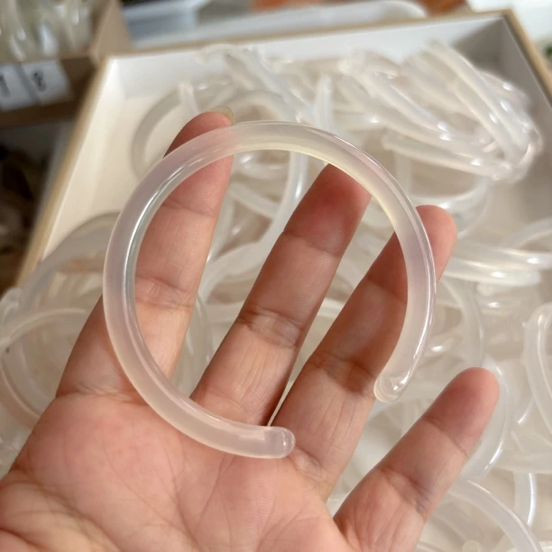 天然玛瑙手镯玛瑙玉髓手镯白月光猫爪手镯叮当着叮当一响黄金万两