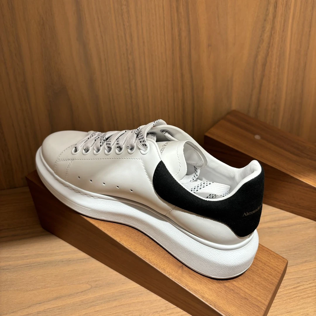 全新未使用 Alexander McQueen/亚历山大·麦昆 女士阔型运动鞋