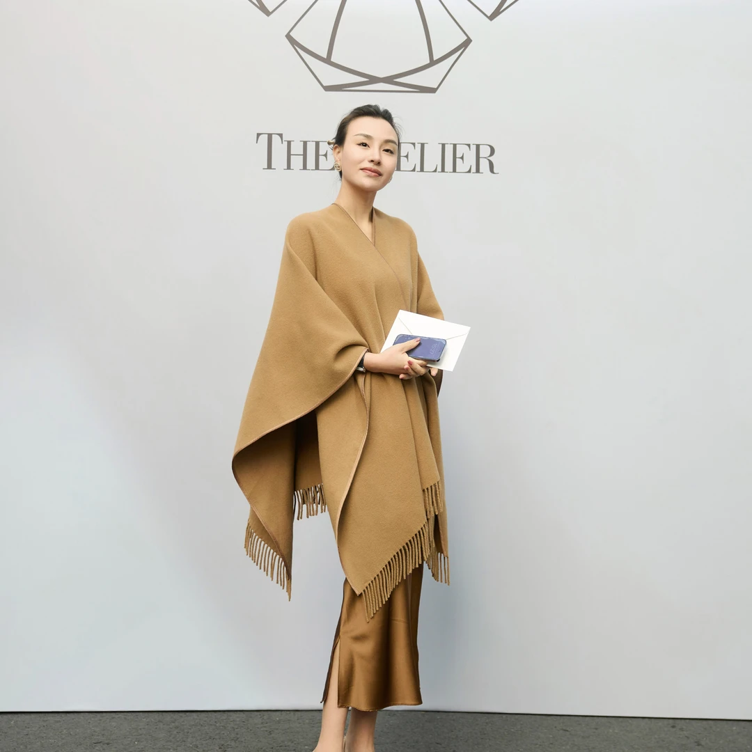 YSU【余书】秋冬经典纯色休闲人字纹方形女士显瘦流苏披肩Y33840