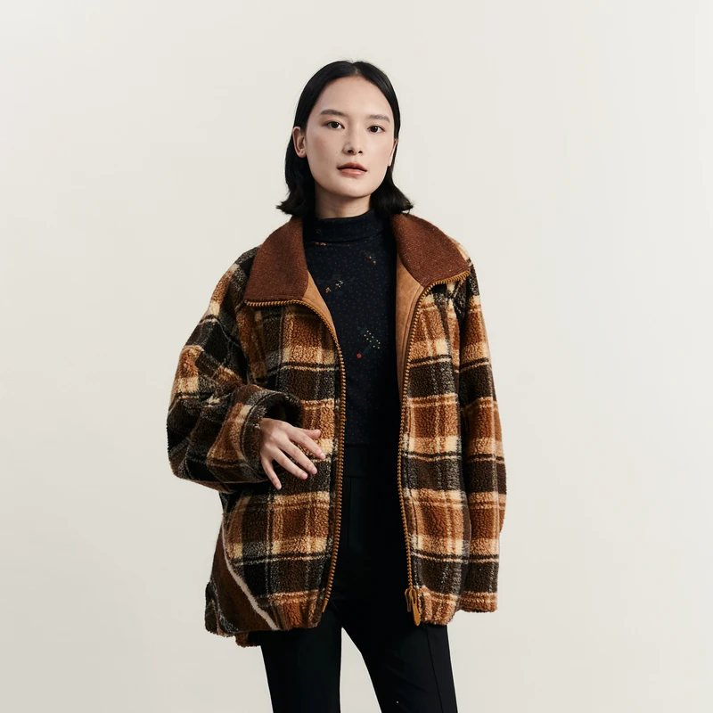 谜底羊羔毛外套女2023冬新品复古立领宽松呢子中长大衣234MD1556