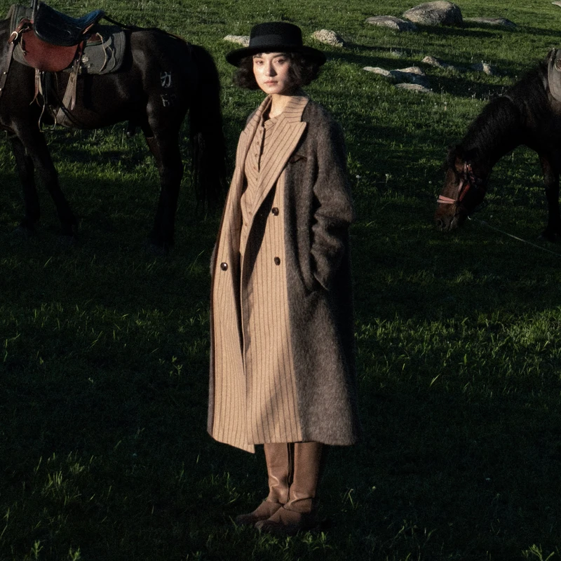 谜底设计感毛呢大衣女冬新品通勤复古风拼接长呢子244GD1680