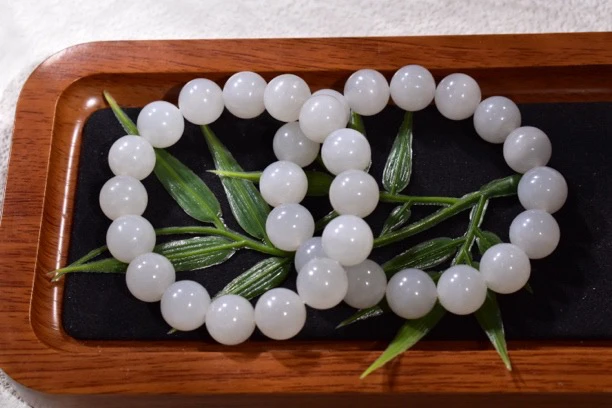 12mm 和田玉青海白圆珠手串（拍一发一）